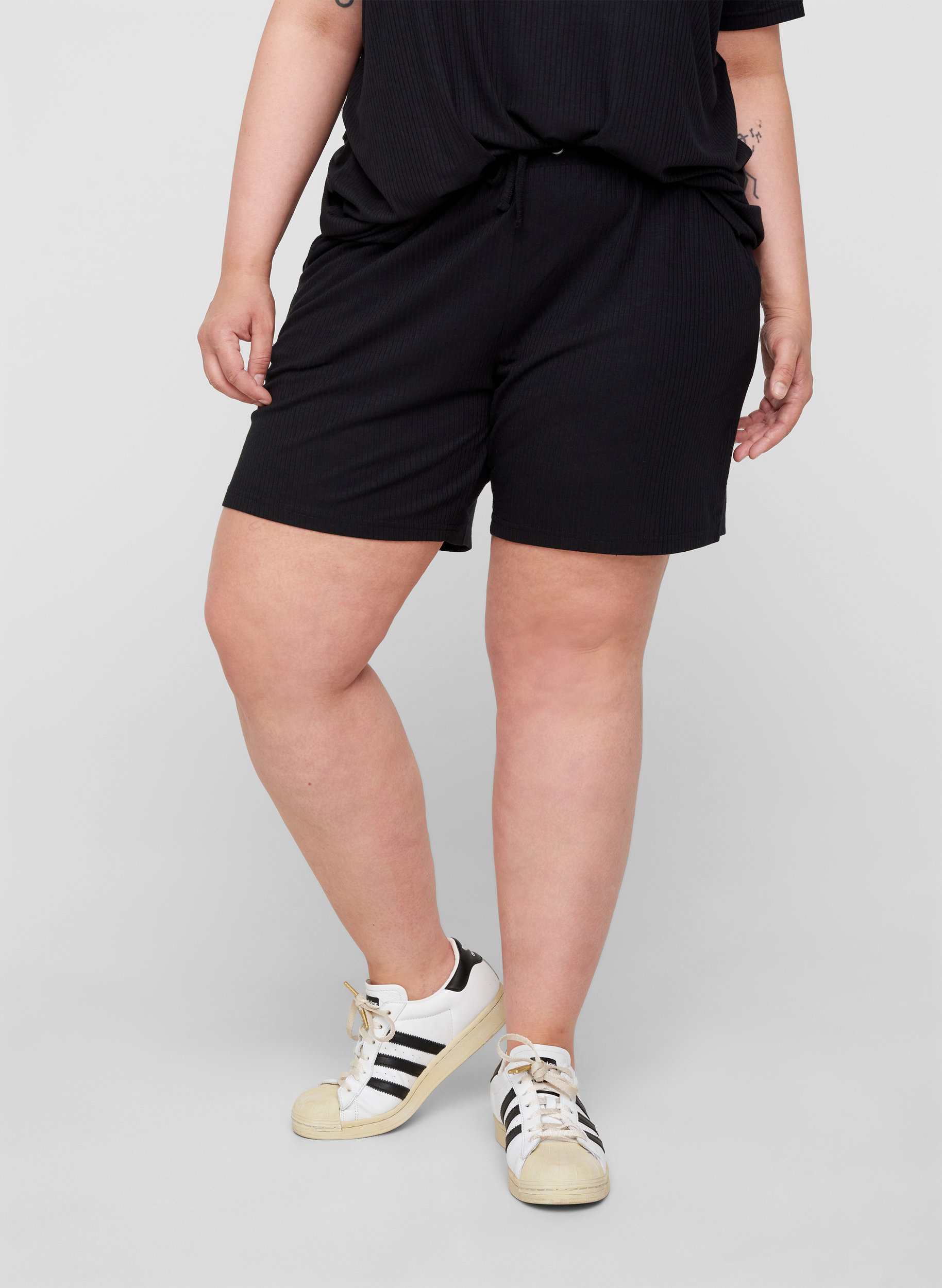 Shorts aus Rippqualität mit Taschen, Black, Model image number 2