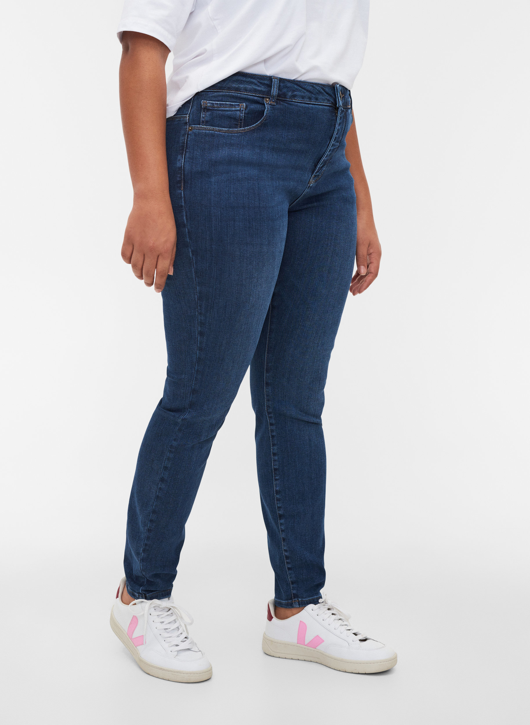 Hochtaillierte Amy Jeans mit Stretch-Technologie, Blue denim, Model image number 2