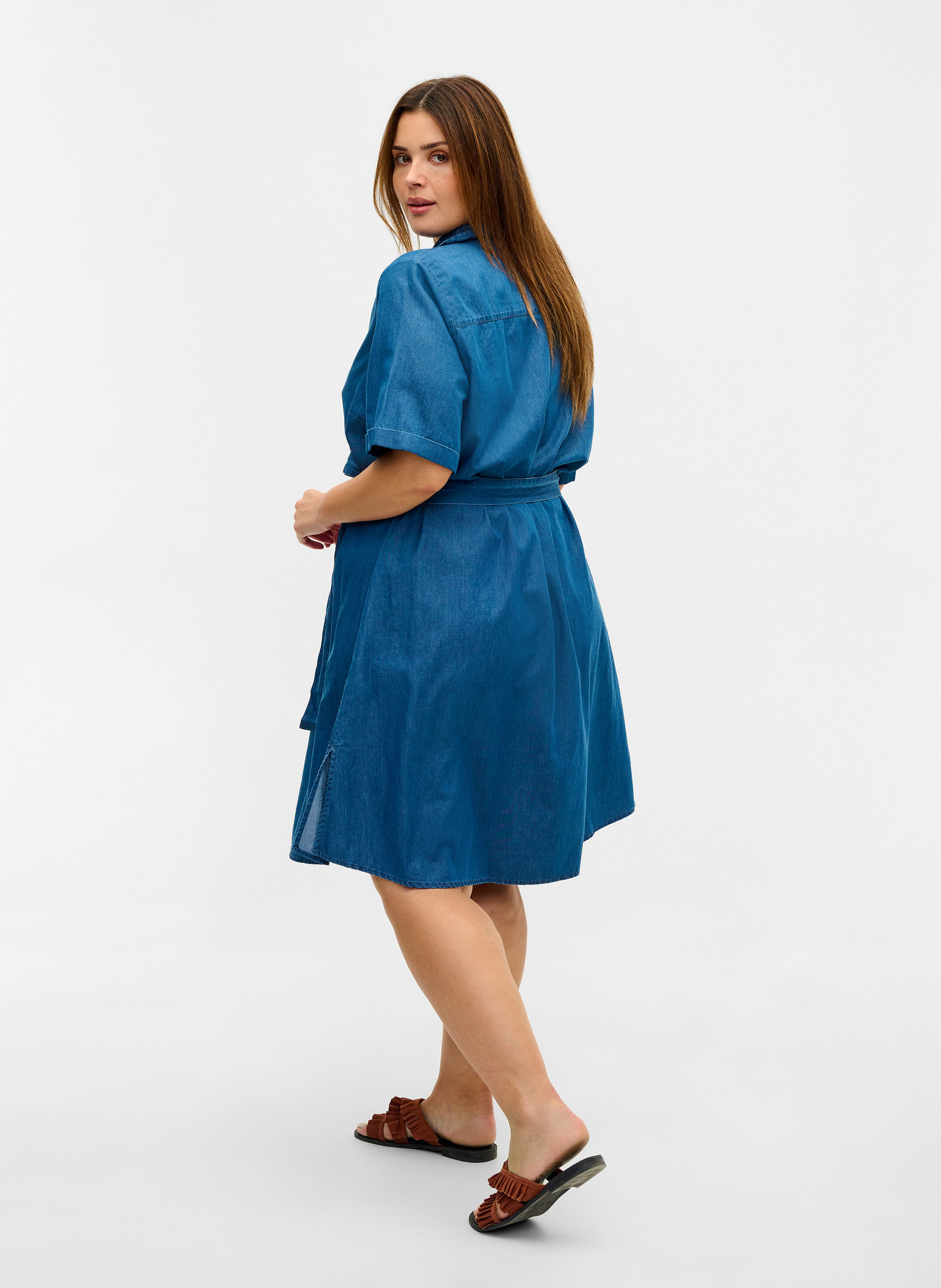 Denimkleid aus Baumwolle mit Taillengürtel, Medium Blue, Model image number 1