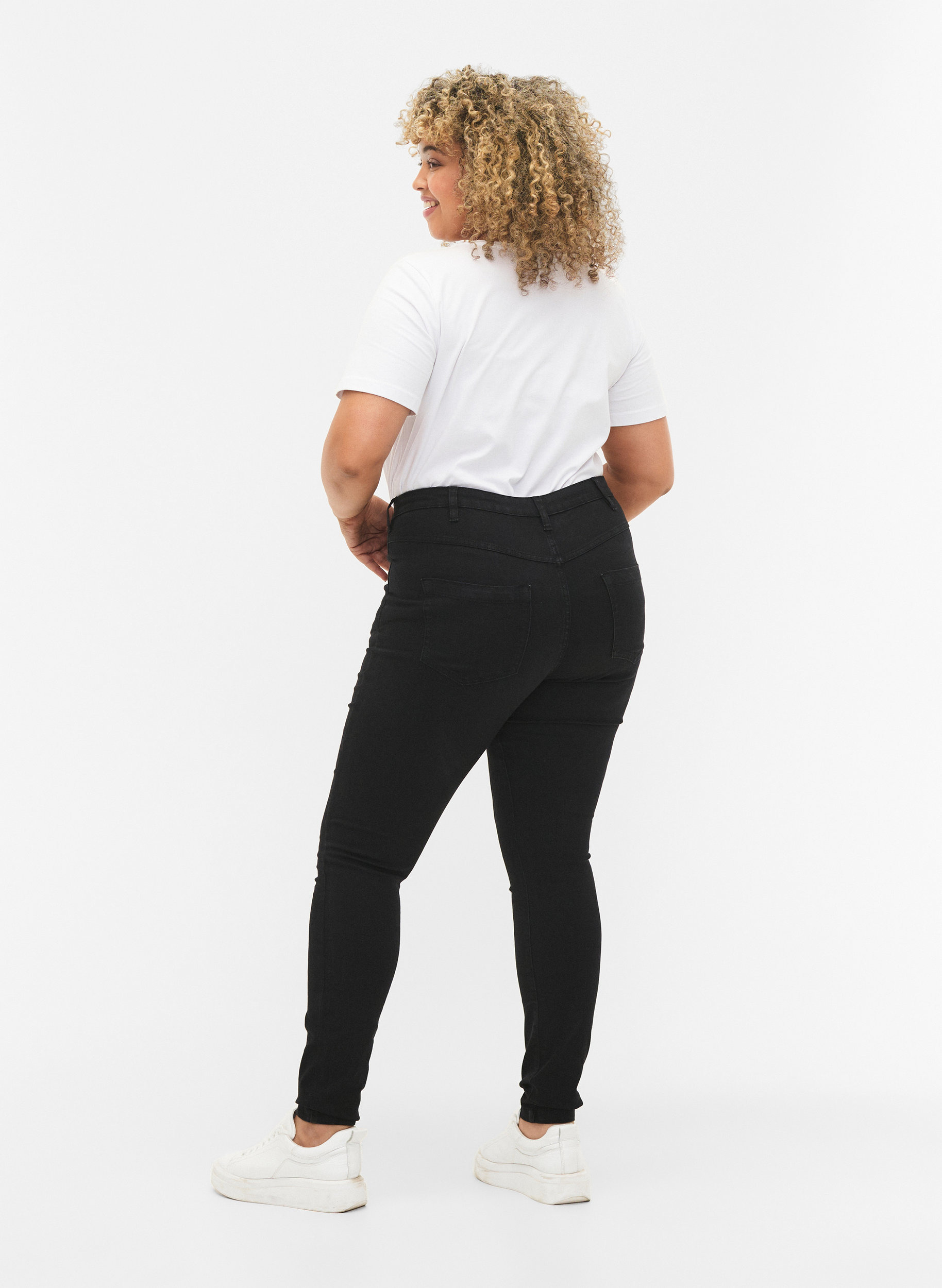 Hochtaillierte Super Slim Amy Jeans, Black, Model image number 1