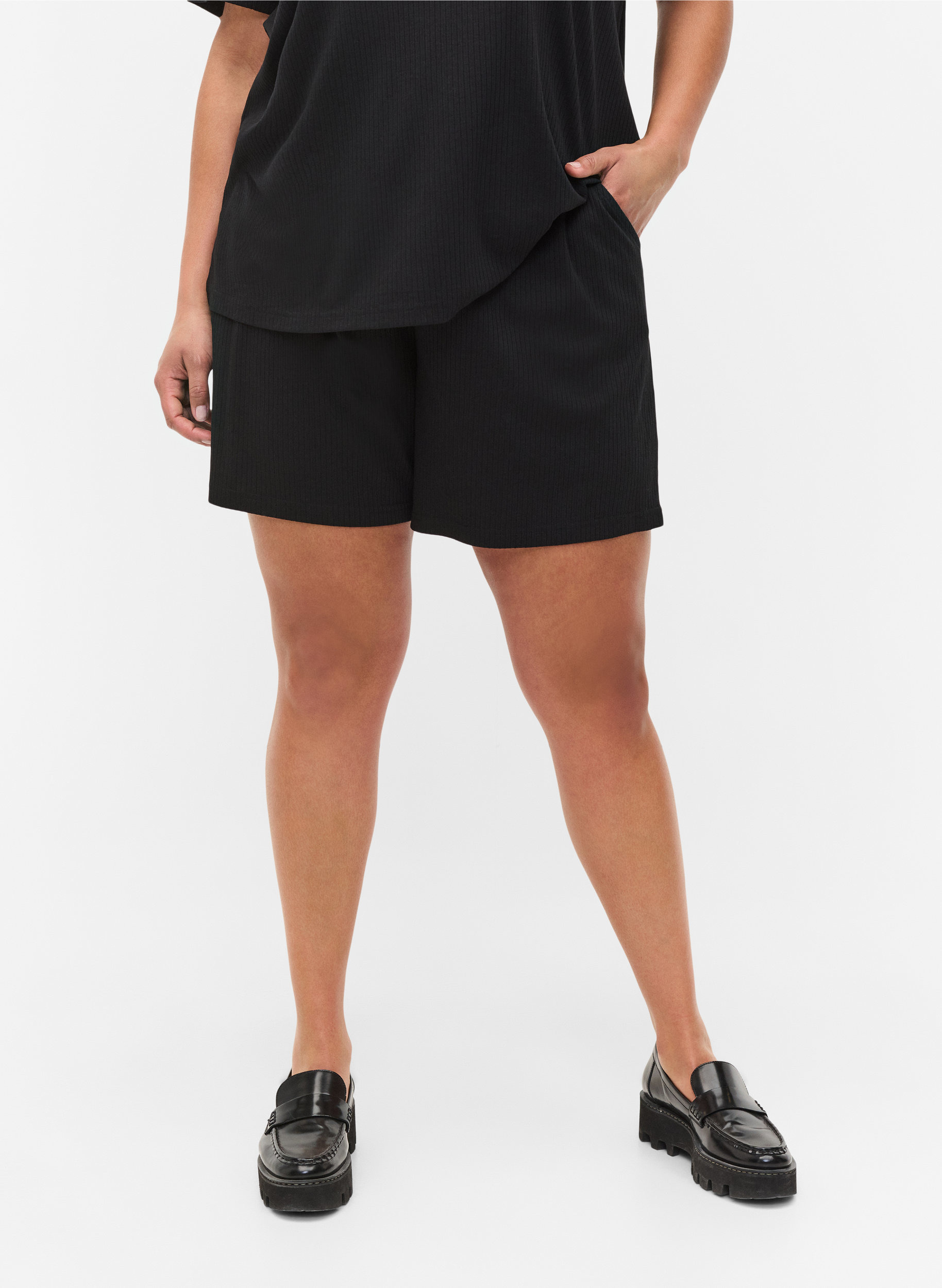 Shorts aus Rippqualität mit Taschen, Black, Model image number 3